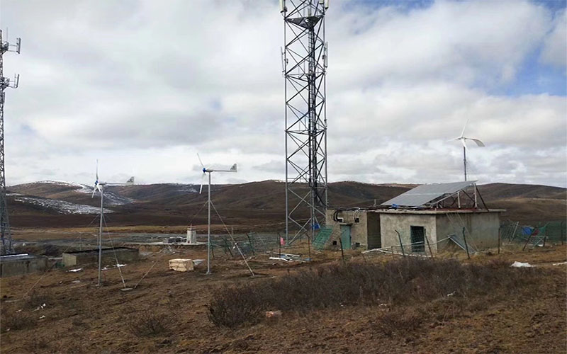 簡(jiǎn)述分布式光伏發(fā)電與小型風(fēng)力發(fā)電機(jī)的區(qū)別與關(guān)聯(lián)性