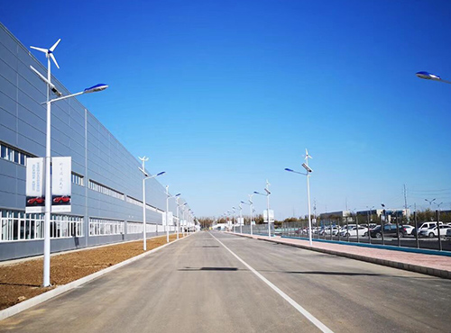 南京歐陸電氣100臺設(shè)備配置功率為300W的風光互補路燈照明系統(tǒng)